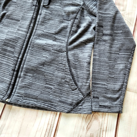 **SOLD* The North Face "Novelty Mezzaluna Hoodie" Heather Grey | Women's Size XL - Picture 4 of 11